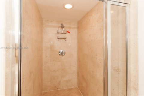 Condo in Hallandale Beach, Florida, 3 bedrooms  № 2053008 - photo 18