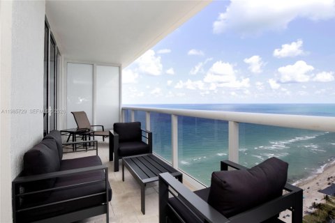 Condo in Hallandale Beach, Florida, 3 bedrooms  № 2053008 - photo 20
