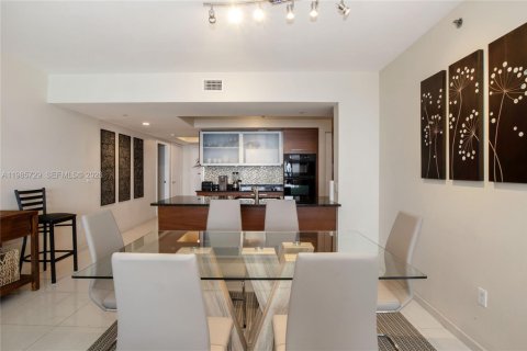 Condo in Hallandale Beach, Florida, 3 bedrooms  № 2053008 - photo 6