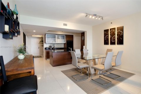 Condo in Hallandale Beach, Florida, 3 bedrooms  № 2053008 - photo 3