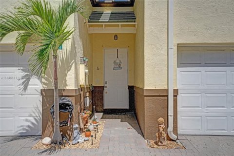Townhouse in Lake Worth, Florida 3 bedrooms, 155.89 sq.m. № 1846142 - photo 5