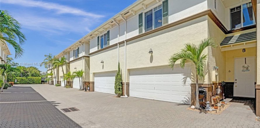 Townhouse in Lake Worth, Florida 3 bedrooms, 155.89 sq.m. № 1846142