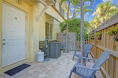 Townhouse in Lake Worth, Florida 3 bedrooms, 155.89 sq.m. № 1846142 - photo 28