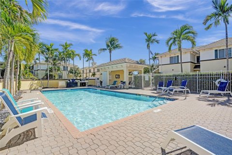 Townhouse in Lake Worth, Florida 3 bedrooms, 155.89 sq.m. № 1846142 - photo 2