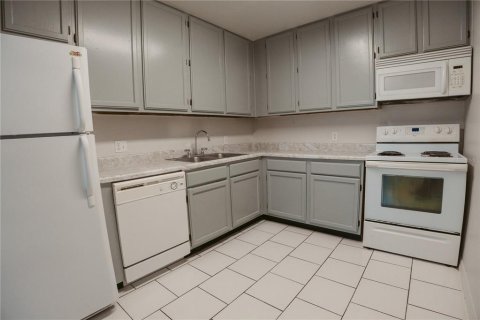 Condo in Orlando, Florida, 2 bedrooms  № 1609509 - photo 2