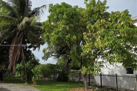 Casa en venta en Miami, Florida, 5 dormitorios, 140.38 m2 № 1777757 - foto 15