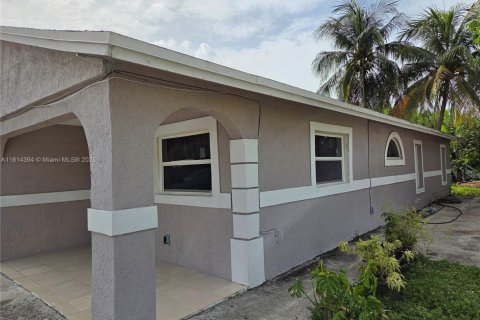 Casa en venta en Miami, Florida, 5 dormitorios, 140.38 m2 № 1777757 - foto 4