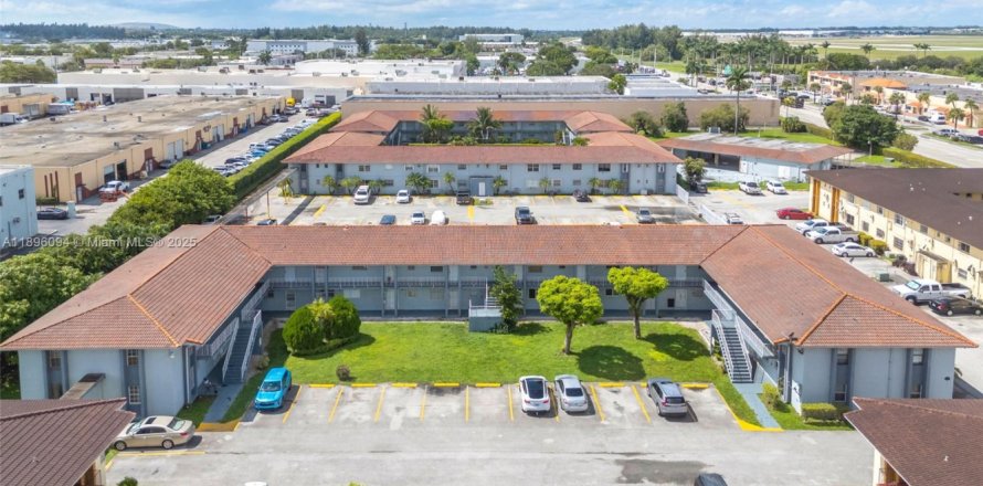 Condo à Opa-locka, Floride, 2 chambres № 1950484