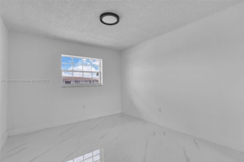 Copropriété à vendre à Opa-locka, Floride: 2 chambres № 1950484 - photo 14