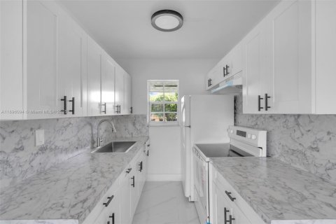 Copropriété à vendre à Opa-locka, Floride: 2 chambres № 1950484 - photo 10