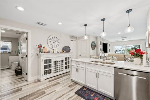 Casa en venta en Seminole, Florida, 3 dormitorios, 156.35 m2 № 1320526 - foto 6