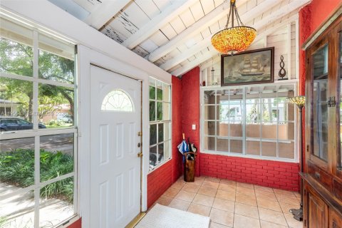 House in Coral Gables, Florida 2 bedrooms, 120.77 sq.m. № 2019781 - photo 2