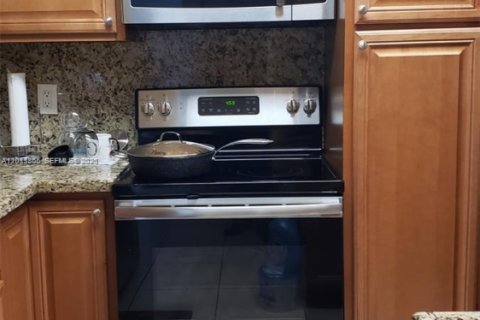 Condominio en alquiler en Miami, Florida, 2 dormitorios, 71.53 m2 № 2074921 - foto 2