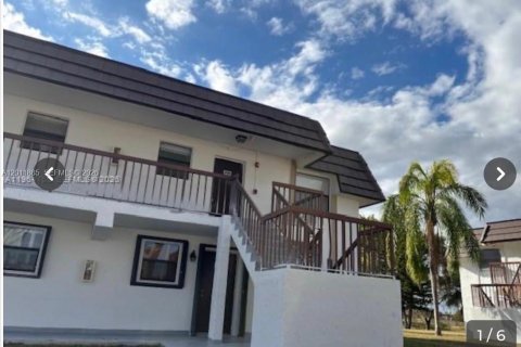 Condominio en Miami, Florida, 2 dormitorios  № 2074921