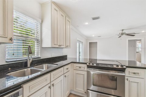 Casa en venta en Tampa, Florida, 3 dormitorios, 133.59 m2 № 1886498 - foto 13