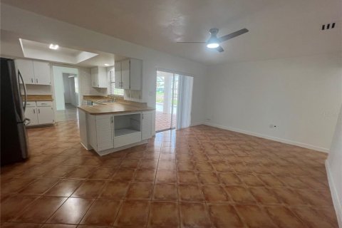 Casa en alquiler en Port Charlotte, Florida, 3 dormitorios, 151.34 m2 № 1899121 - foto 11