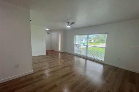 Casa en alquiler en Port Charlotte, Florida, 3 dormitorios, 151.34 m2 № 1899121 - foto 6