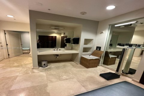 Condo in Bal Harbour, Florida, 1 bedroom  № 2068094 - photo 19