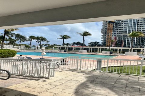 Condo in Bal Harbour, Florida, 1 bedroom  № 2068094 - photo 27