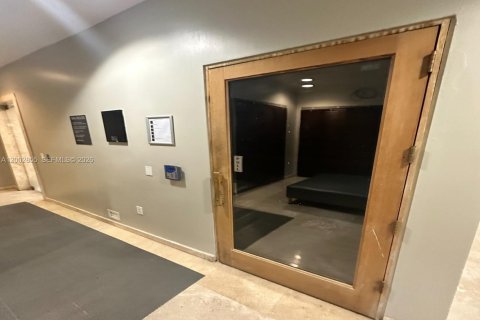 Condo in Bal Harbour, Florida, 1 bedroom  № 2068094 - photo 21