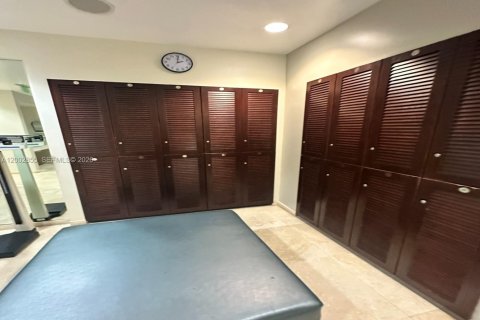 Condo in Bal Harbour, Florida, 1 bedroom  № 2068094 - photo 20