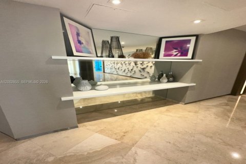 Condo in Bal Harbour, Florida, 1 bedroom  № 2068094 - photo 12