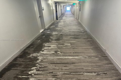 Condo in Bal Harbour, Florida, 1 bedroom  № 2068094 - photo 25