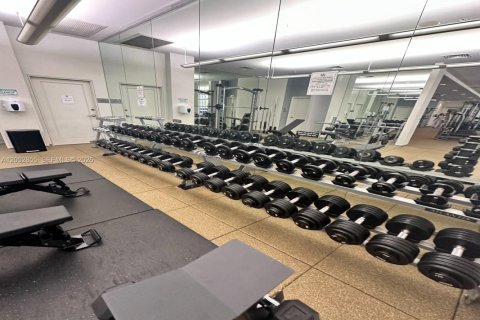 Condo in Bal Harbour, Florida, 1 bedroom  № 2068094 - photo 23