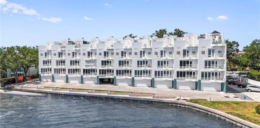 Condo in Tampa, Florida, 3 bedrooms  № 1634147