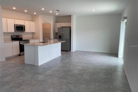 Casa en alquiler en Winter Haven, Florida, 4 dormitorios, 179.58 m2 № 1915352 - foto 2