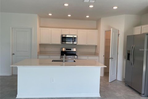 Casa en alquiler en Winter Haven, Florida, 4 dormitorios, 179.58 m2 № 1915352 - foto 3