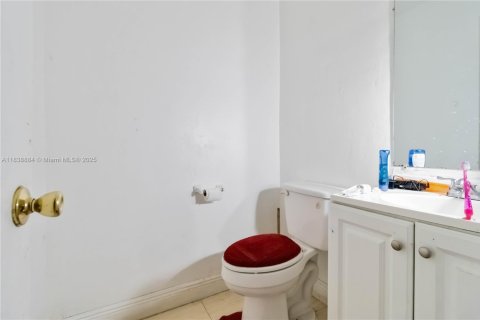 Commercial property in Fort Lauderdale, Florida 232.63 sq.m. № 1839114 - photo 21