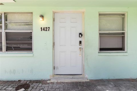 Commercial property in Fort Lauderdale, Florida 232.63 sq.m. № 1839114 - photo 5