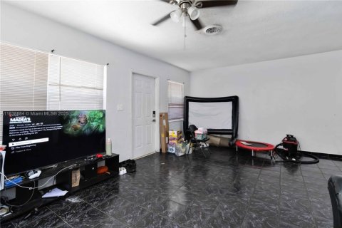 Commercial property in Fort Lauderdale, Florida 232.63 sq.m. № 1839114 - photo 10