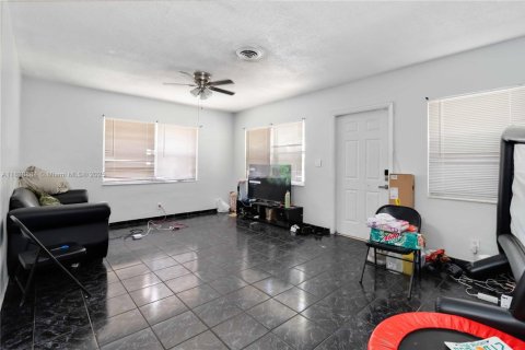 Commercial property in Fort Lauderdale, Florida 232.63 sq.m. № 1839114 - photo 11