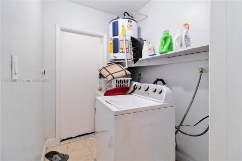Commercial property in Fort Lauderdale, Florida 232.63 sq.m. № 1839114 - photo 22