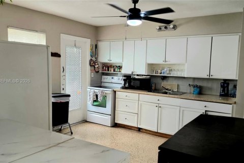 Propiedad comercial en venta en Miami, Florida, 158.68 m2 № 2169497 - foto 21