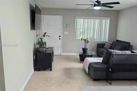 Propiedad comercial en venta en Miami, Florida, 158.68 m2 № 2169497 - foto 19