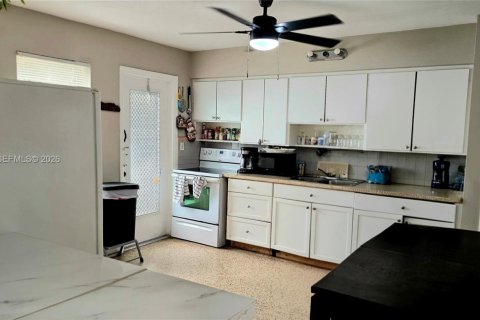 Propiedad comercial en venta en Miami, Florida, 158.68 m2 № 2169497 - foto 20