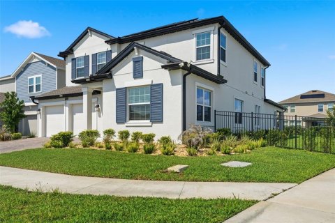 House in Orlando, Florida 5 bedrooms, 339.46 sq.m. № 2319215