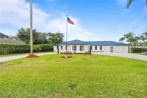Villa ou maison à vendre à Davie, Floride: 5 chambres, 383.13 m2 № 2009716 - photo 2