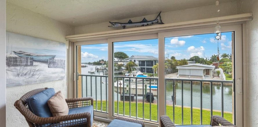 Condo in Treasure Island, Florida, 2 bedrooms  № 1274938