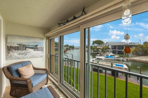 Condo in Treasure Island, Florida, 2 bedrooms  № 1274938 - photo 19