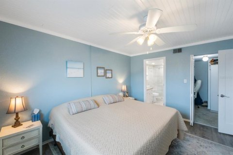 Condo in Treasure Island, Florida, 2 bedrooms  № 1274938 - photo 22