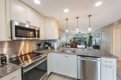 Condo in Treasure Island, Florida, 2 bedrooms  № 1274938 - photo 10
