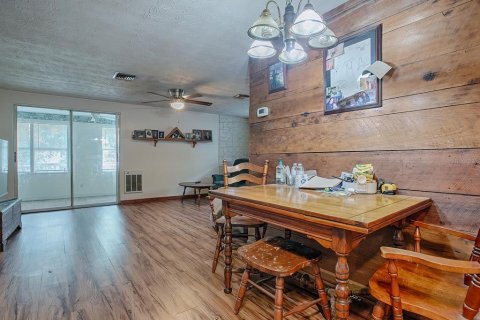 House in Lake Panasoffkee, Florida 3 bedrooms, 86.4 sq.m. № 2157864 - photo 21