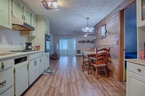 House in Lake Panasoffkee, Florida 3 bedrooms, 86.4 sq.m. № 2157864 - photo 25