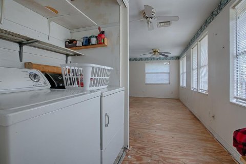 House in Lake Panasoffkee, Florida 3 bedrooms, 86.4 sq.m. № 2157864 - photo 20