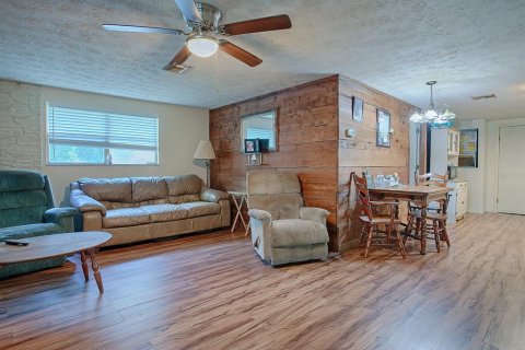House in Lake Panasoffkee, Florida 3 bedrooms, 86.4 sq.m. № 2157864 - photo 30