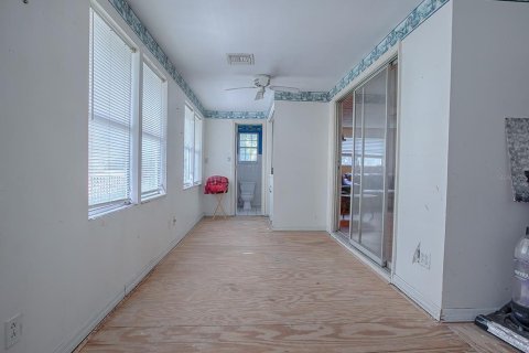House in Lake Panasoffkee, Florida 3 bedrooms, 86.4 sq.m. № 2157864 - photo 22